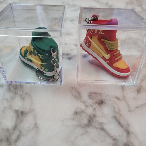 KEYS CHAINS - Picture 2 of 16